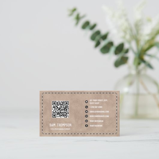 Carte De Visite Code QR en cuir beige (Debout devant)