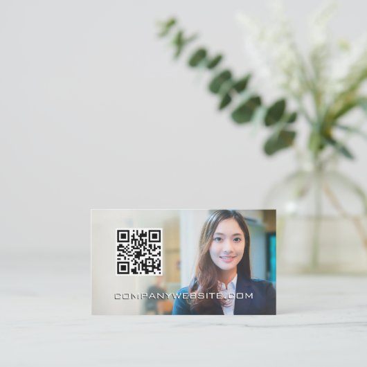 Carte De Visite Code QR | Femme d'affaires (Debout devant)