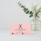 Carte De Visite Code QR Logo Ciseaux Élégants Rose pour Coiffeur (Debout devant)