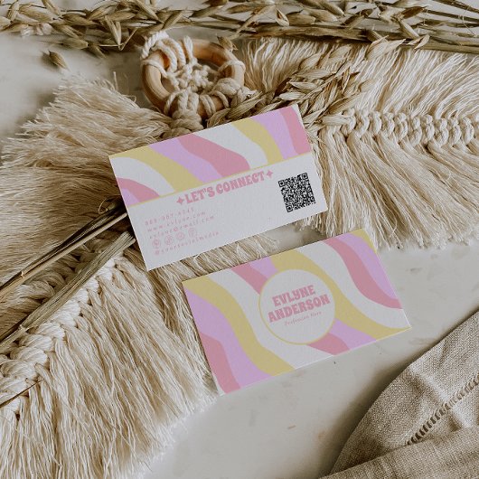 Carte De Visite Code QR pastel rétro rose 70s Boho Groovy féminin