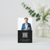 Carte De Visite Code QR photo d'agent immobilier noir et blanc (Debout devant)