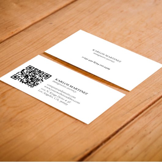 Carte De Visite Code QR simple d'avocat en immigration noir et bla