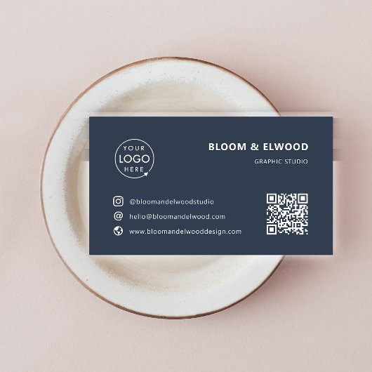 Carte De Visite Code QR Simple Moderne Minimal Marine Logo bleu