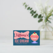 Carte De Visite Comptoir de Glaces Rétro | Dimanche Rose | Crème G (Debout devant)
