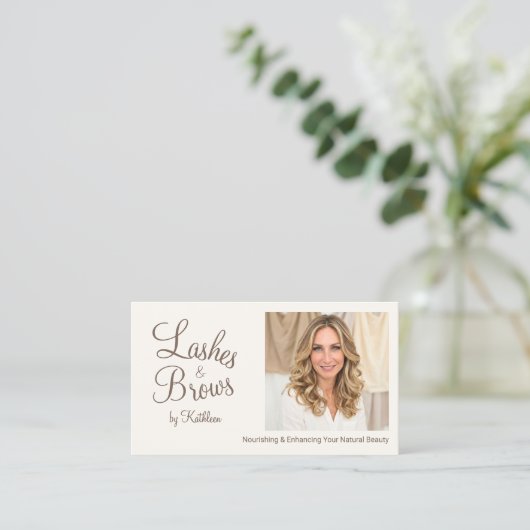 Carte De Visite Cream Photo Script QR Code Lashes and Brows (Debout devant)