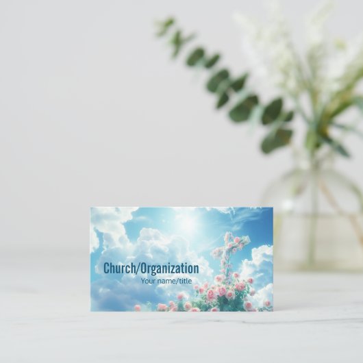 Carte De Visite Croix avec roses roses dans le ciel bleu brillant (Debout devant)