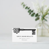 Carte de visite de clé Vintage immobilier minimal (Debout devant)