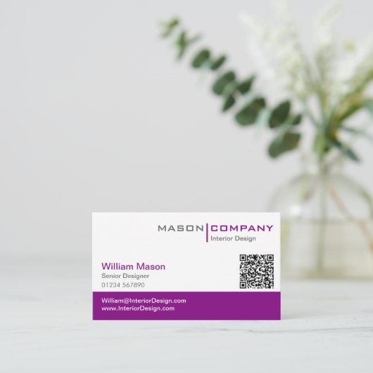 Carte de visite de code QR d'entreprise violet et (Debout devant)