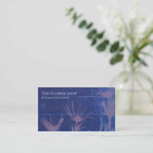 Carte de visite de fleurs bleues (Debout devant)