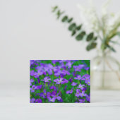 Carte de visite de fleurs violettes (Debout devant)