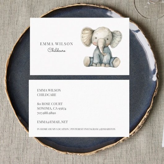Carte de visite de garde d'enfants d'éléphants lun