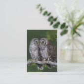 Carte de visite de la faune du Birder de hiboux (Debout devant)