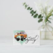 carte de visite de l'agence de voyages (Debout devant)