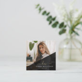 Carte de visite de l'agent immobilier moderne (Debout devant)