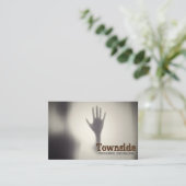 Carte de visite de l'enquêteur paranormal (Debout devant)