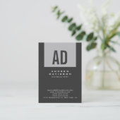 Carte de visite de monogramme gris tendance (Debout devant)
