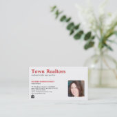 Carte de visite de photo d'agent immobilier (Debout devant)