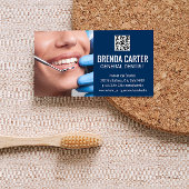 Carte De Visite Dentiste travaillant avec le patient | Code QR