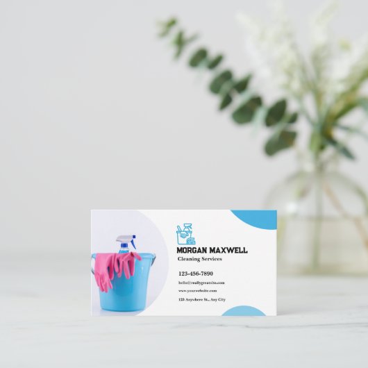 Carte de visite des services de nettoyage avec cod (Debout devant)