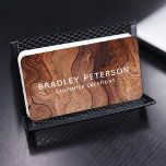 Carte De Visite Design Moderne Construction de menuiserie En Bois<br><div class="desc">Design Moderne de menuiserie en bois de construction Cartes d'affairesCe design simple mais élégant dispose d'un motif élégant en bois avec une couverture de votre nom et de votre entreprise ou désignation sur le devant. Au verso, vous trouverez vos coordonnées personnalisées. Personnalisez en modifiant le texte dans la zone de...</div>