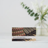 Carte de visite d'organiste avec des pédales (Debout devant)