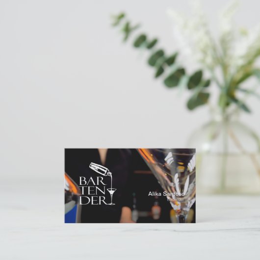 Carte de visite du barman (Debout devant)