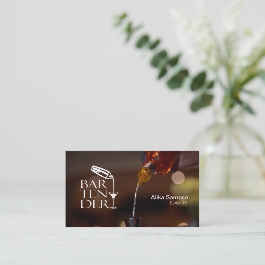Carte de visite du barman (Debout devant)