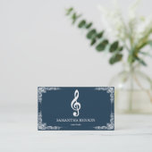 Carte de visite d'un musicien élégant avec note de (Debout devant)
