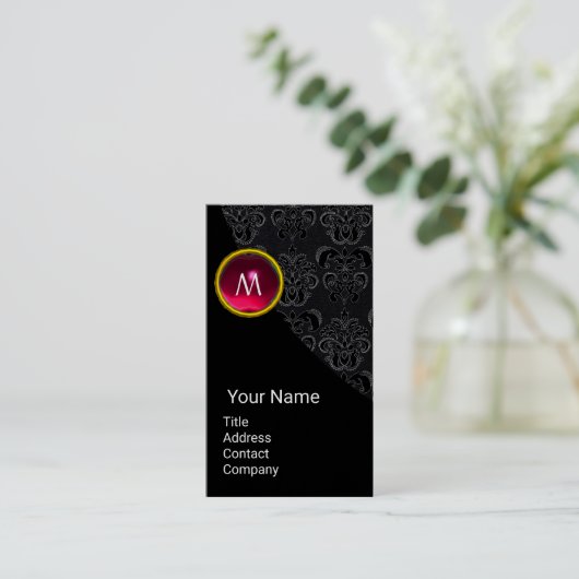 CARTE DE VISITE ÉLÉGANT BLACK DAMASK ROSE RUBY MONOGRAMME EN PIERR (Debout devant)