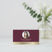 Carte De Visite Elegant Burgundy Gold Logo QR Code Photo (Debout devant)