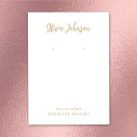 Carte De Visite Élégant Chic or blanc bijoux à oreille<br><div class="desc">Un design chic et élégant avec un script d'écriture moderne pour votre nom personnalisé. Un design minimaliste avec des éléments de trou d'oreille réglables et du texte en option. L'envers de la carte a des coordonnées commerciales personnalisées avec option de médias sociaux. Option de modification supplémentaire sur la page du...</div>