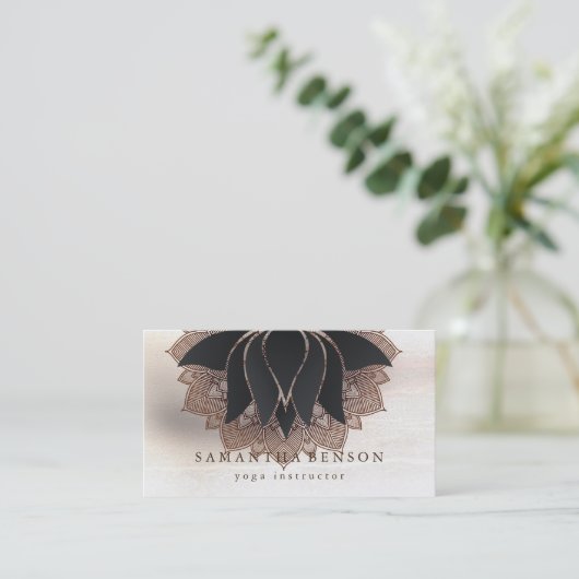 Carte De Visite Élégant Mandala Lotus Flower Logo Yoga Instructeur (Debout devant)
