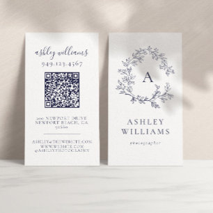 Carte De Visite Élégant Monogramme bleu marine QR Code Floral Cres