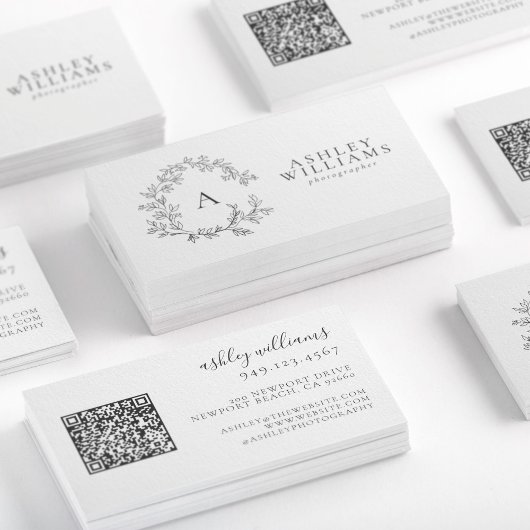 Carte De Visite Élégant Monogramme gris Cimier floral Code QR