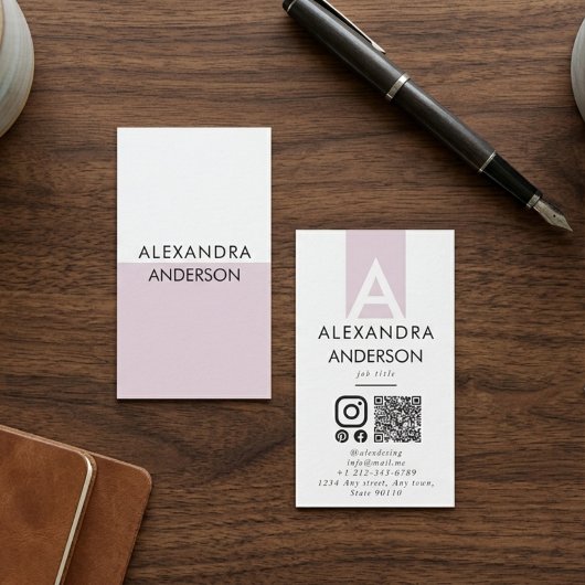Carte De Visite Élégant Monogramme Professionnel Code QR Minimal