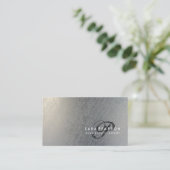 Carte De Visite Élégant Script immobilier Monogramme ArgentTexture (Debout devant)