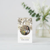 Carte De Visite Elegant Tan & White Floral Photo QR Code Logo (Debout devant)