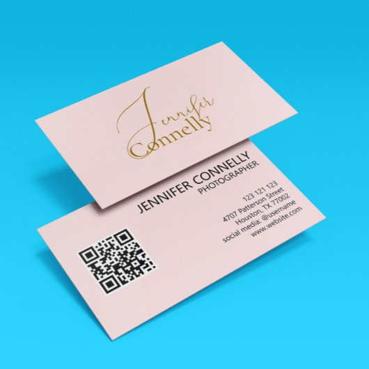 Carte de visite élégante avec code QR rose tendre