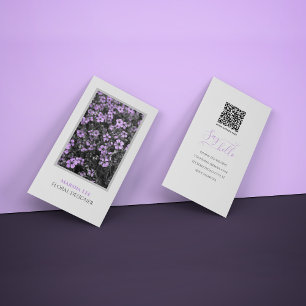 Carte de visite élégante blanche avec code QR et m