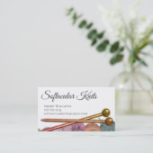 Carte de visite en bois de tricoteuse de fil (Debout devant)