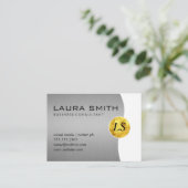 Carte De Visite Entreprise / Argent métallique / Monogramme or (Debout devant)