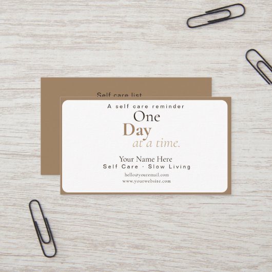 Carte de visite esthétique à typographie minimale (Devant/Arrière en situation)