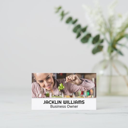 Carte De Visite Femme Bartender Fabriquant Des Boissons (Debout devant)