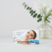 Carte De Visite Femmes obtenant le traitement de peau de (Debout devant)