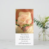 Carte de visite fleuriste mariage (Debout devant)