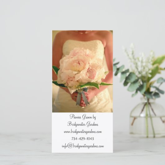 Carte de visite fleuriste mariage (Debout devant)