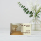 Carte De Visite foyer dans la maison de nouvelle construction (Debout devant)