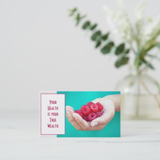 Carte De Visite Framboises rouges à la main (Debout devant)