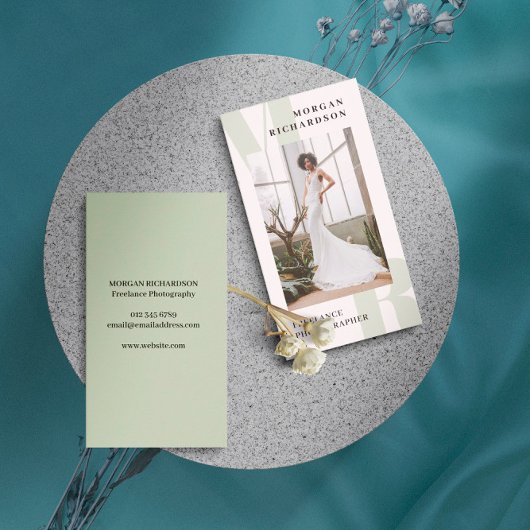 Carte De Visite Grand Initiales Sage Green Typographie Photographe