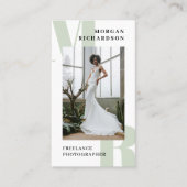 Carte De Visite Grand Initiales Sage Green Typographie Photographe (Devant)